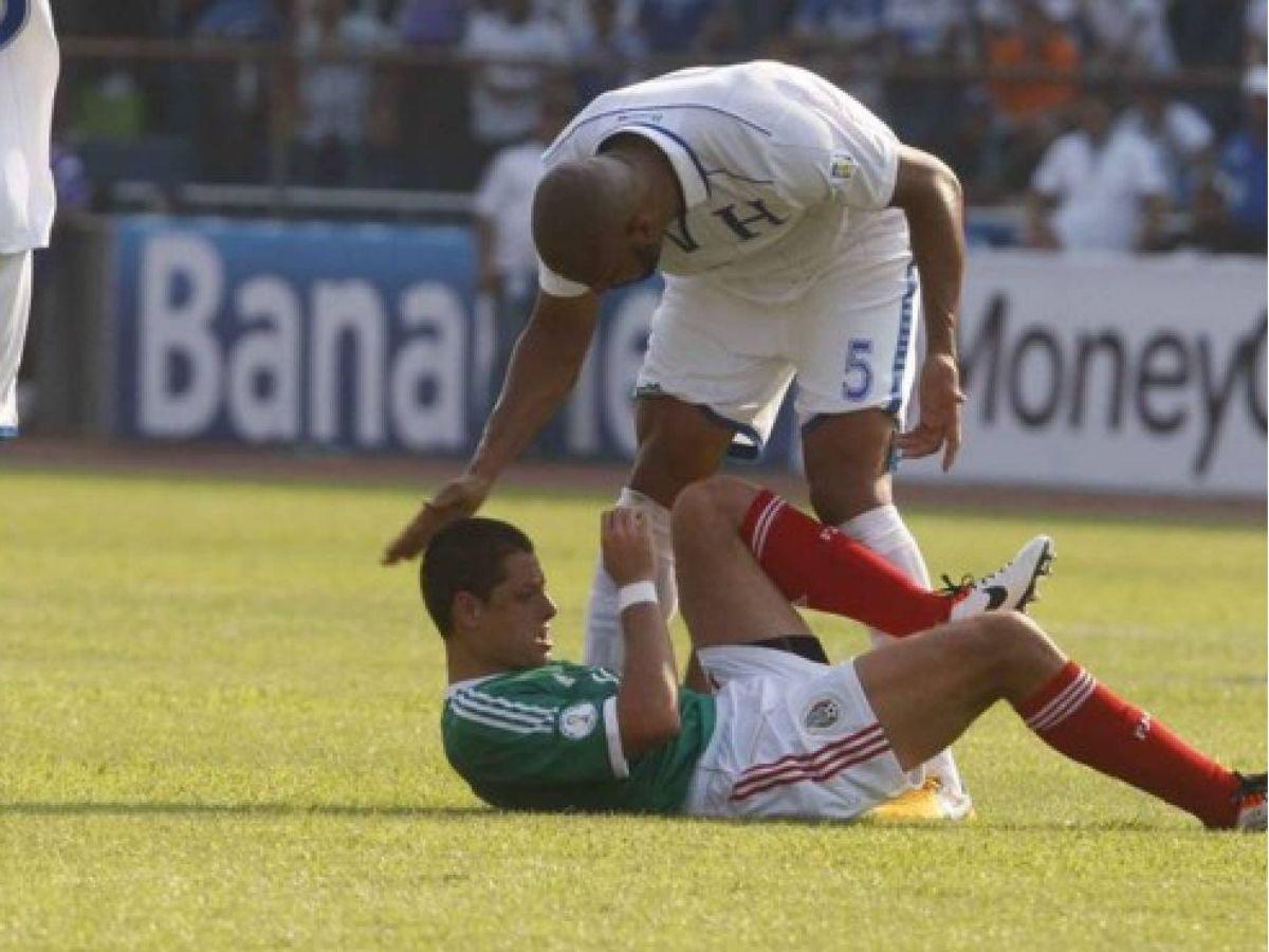 DIEZ polémicas del Honduras-México: coscorrón al Chicharito, beso de Caballero y “ayudín” de Iván Barton
