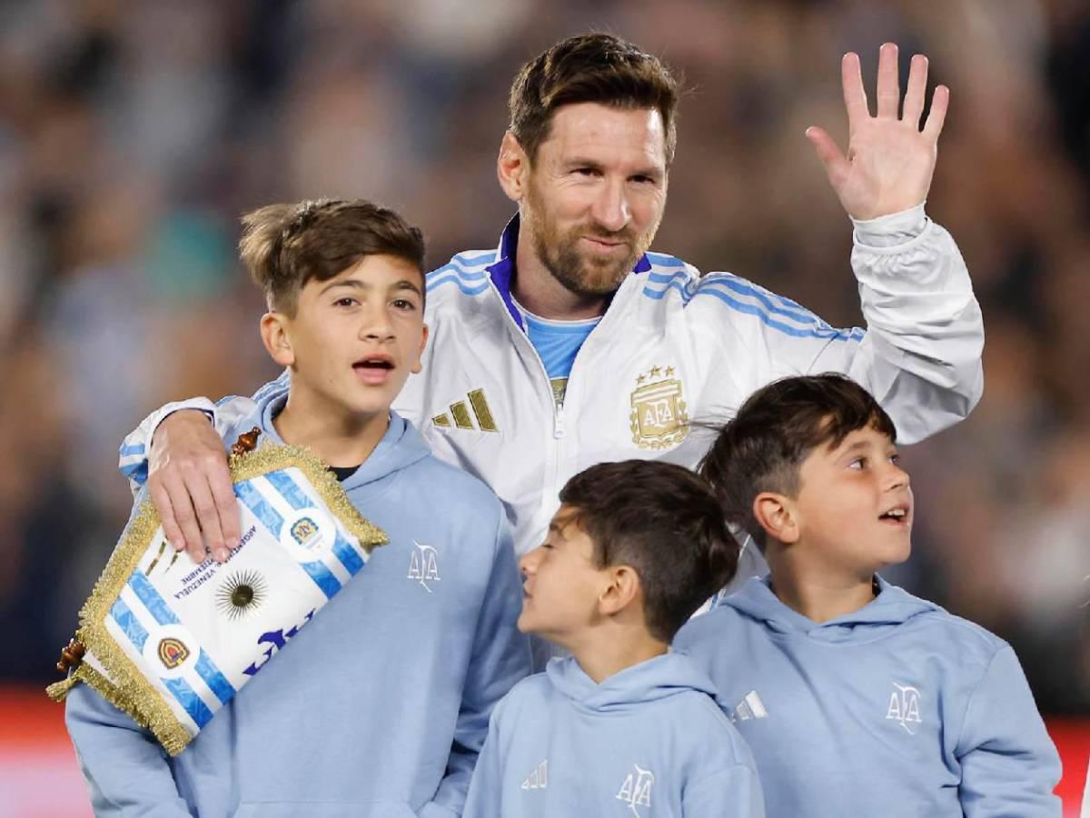 Messi rompió en llanto en su despedida, Antonela no quiso perderse el último baile y los 'regalos' a Leo en Argentina