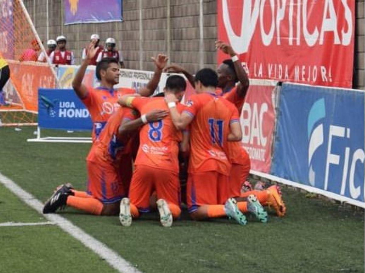 Un grande en alerta roja: El modesto equipo que lidera la tabla de minutos Sub-20 en el Apertura 2025 de Liga Nacional