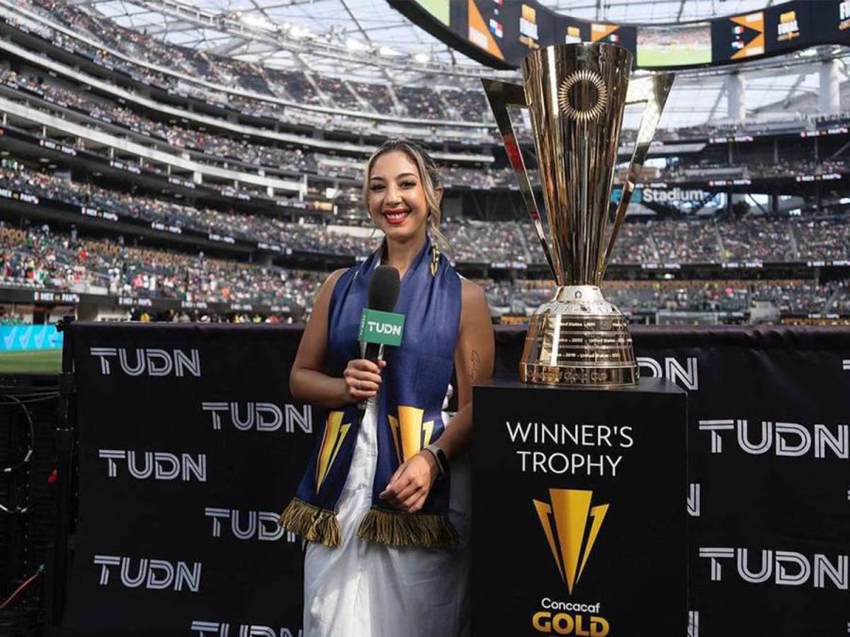 Reportera de TUDN prueba las baleadas previo al Honduras-México y esta fue su reacción