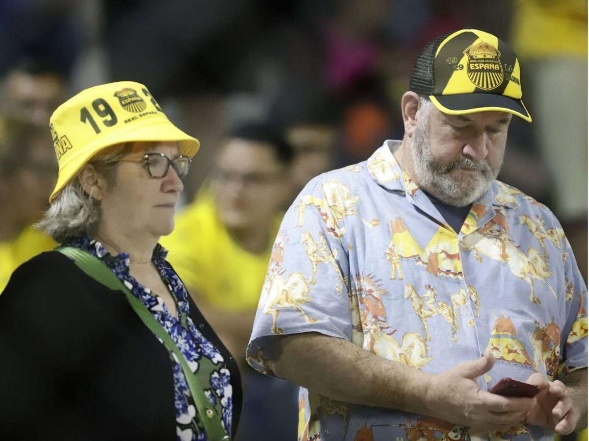 El hincha que casi provoca una tragedia, pancarta pidiendo perdón, preciosa de palco y el karaoke antes de recibir a LAFC