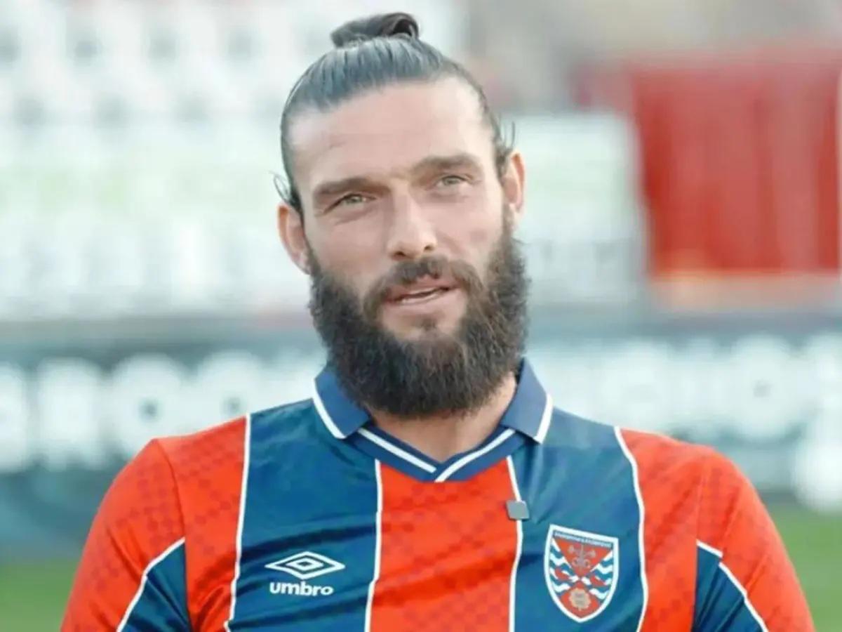 Andy Carroll da el nombre del famoso que lo abusó sexualmente: El trauma está