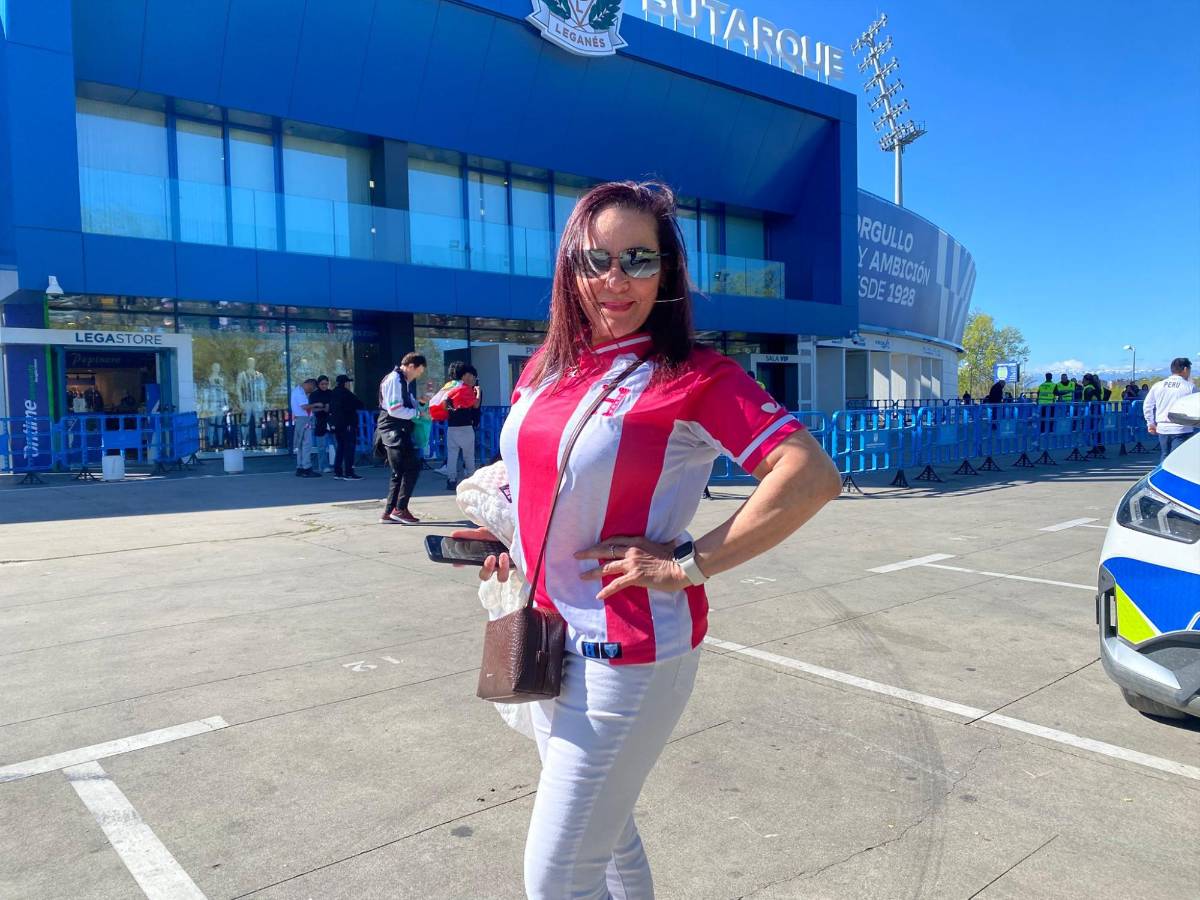 Con bellas palillonas y chucky presente: así se vivió la previa del amistoso entre Honduras y Perú en España