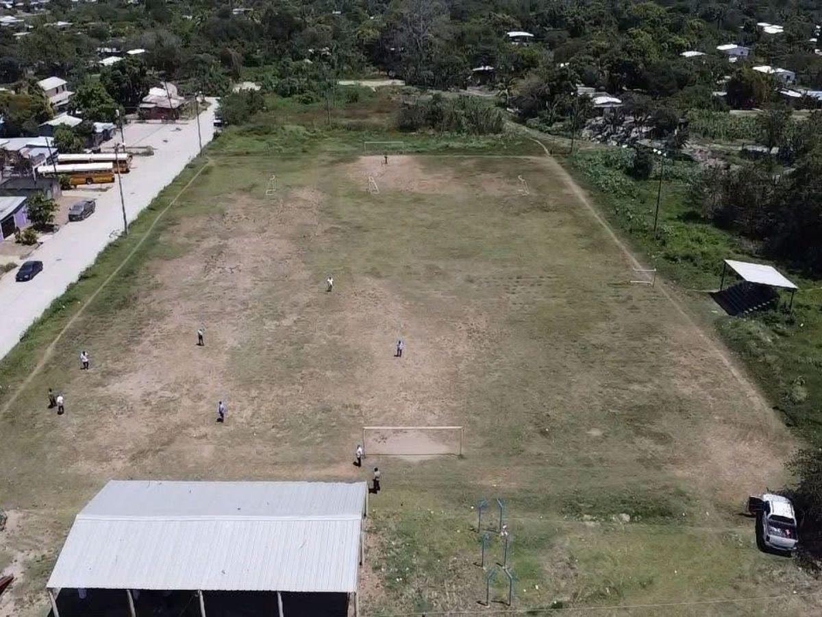 Condepor inspeccionó tres canchas de fútbol en la zona norte de Honduras con el objetivo de modernizarlas