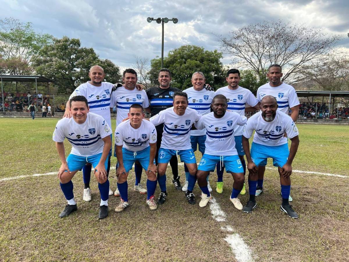 Fue uno de los héroes de Honduras en la Copa América 2001, se convirtió en árbitro y así es su vida