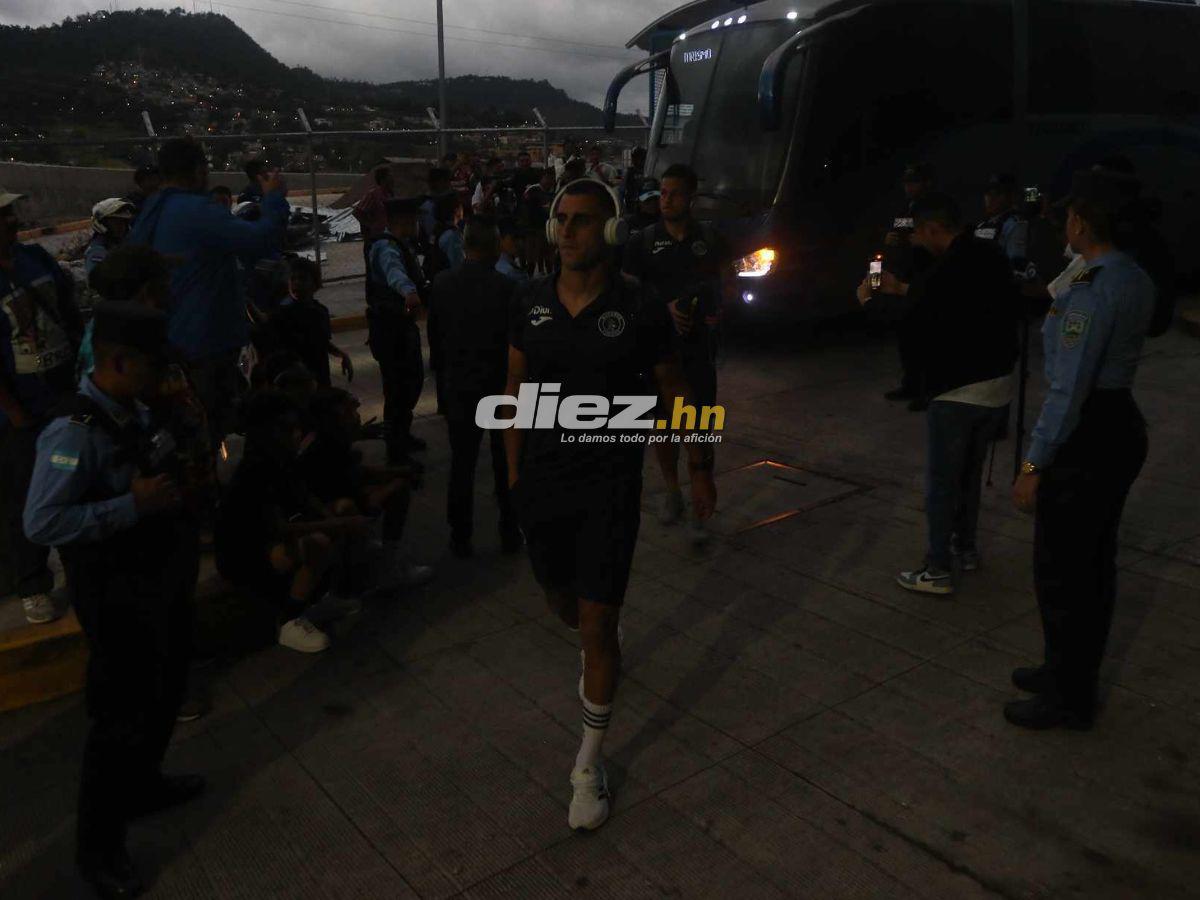 Explosión con Diego Vázquez, las guapísimas hinchas del Motagua y, ¿qué pasó con la mascota del “Ciclón”?