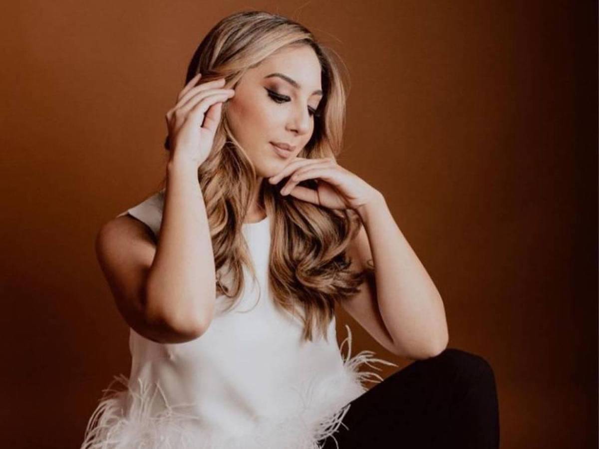 Reportera de TUDN prueba las baleadas previo al Honduras-México y esta fue su reacción