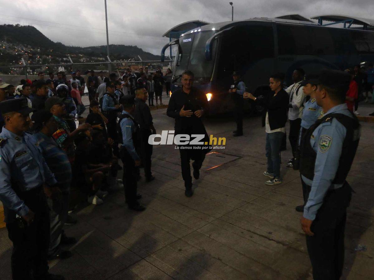 Explosión con Diego Vázquez, las guapísimas hinchas del Motagua y, ¿qué pasó con la mascota del “Ciclón”?