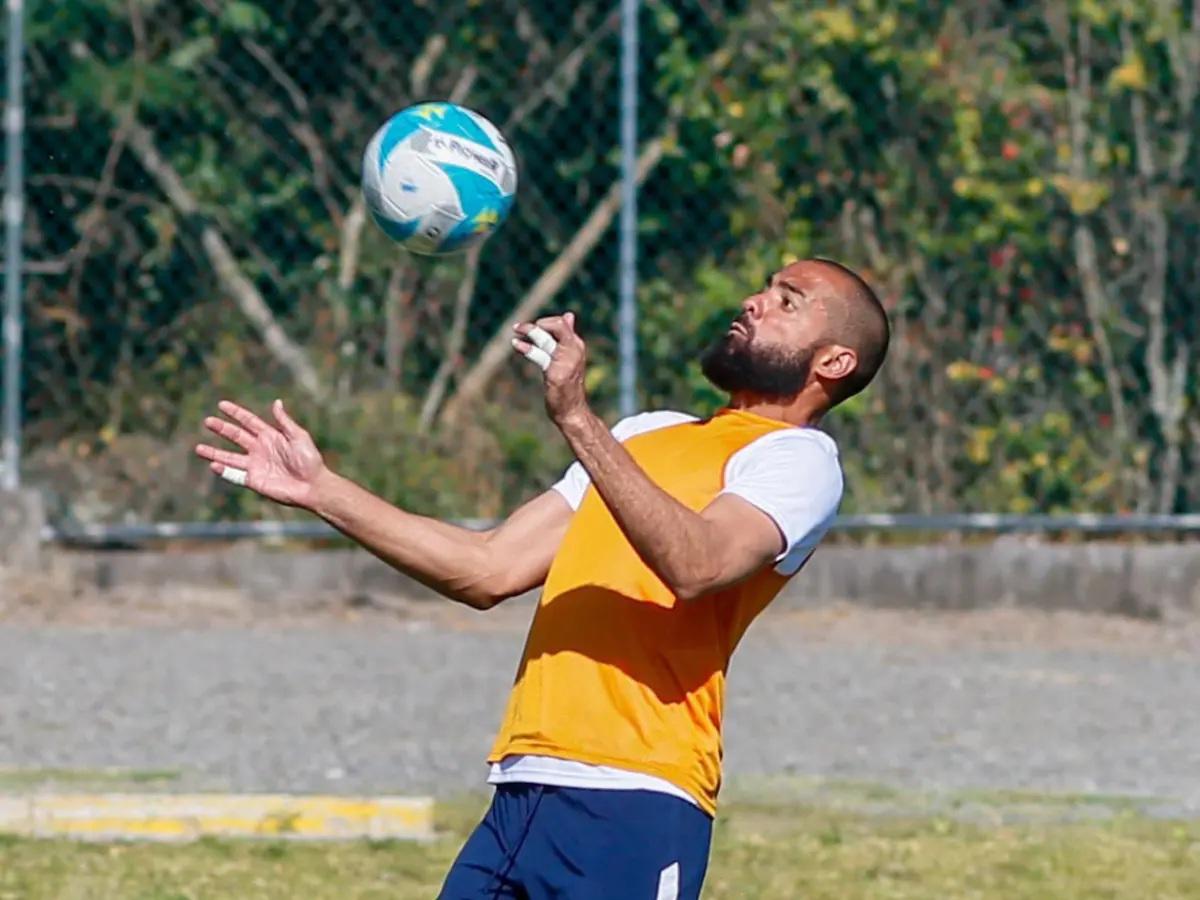 Edrick Menjívar revela la razón por la que no fichó por Peñarol y el altercado que tuvo con Carlos Prono: Ya no tenemos relación