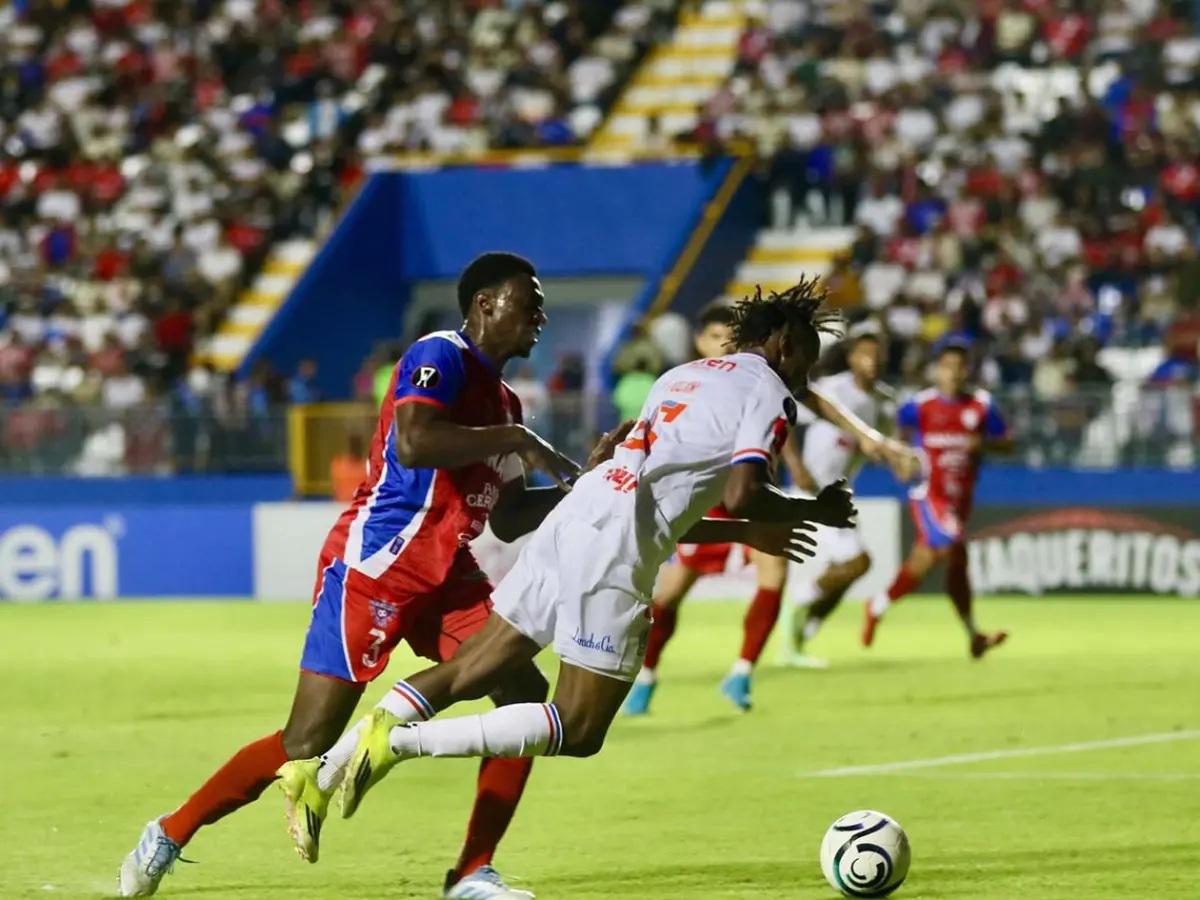 Gesto de Edwin con Chirinos, la pelea del Firpo con ellos y el abrazo de Espinel