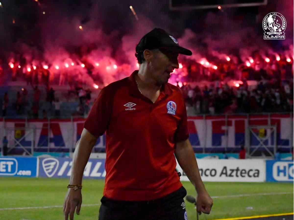Con la camiseta de Instituto y un invitado de lujo: así fue la presentación de Troglio en su regreso al fútbol de Argentina