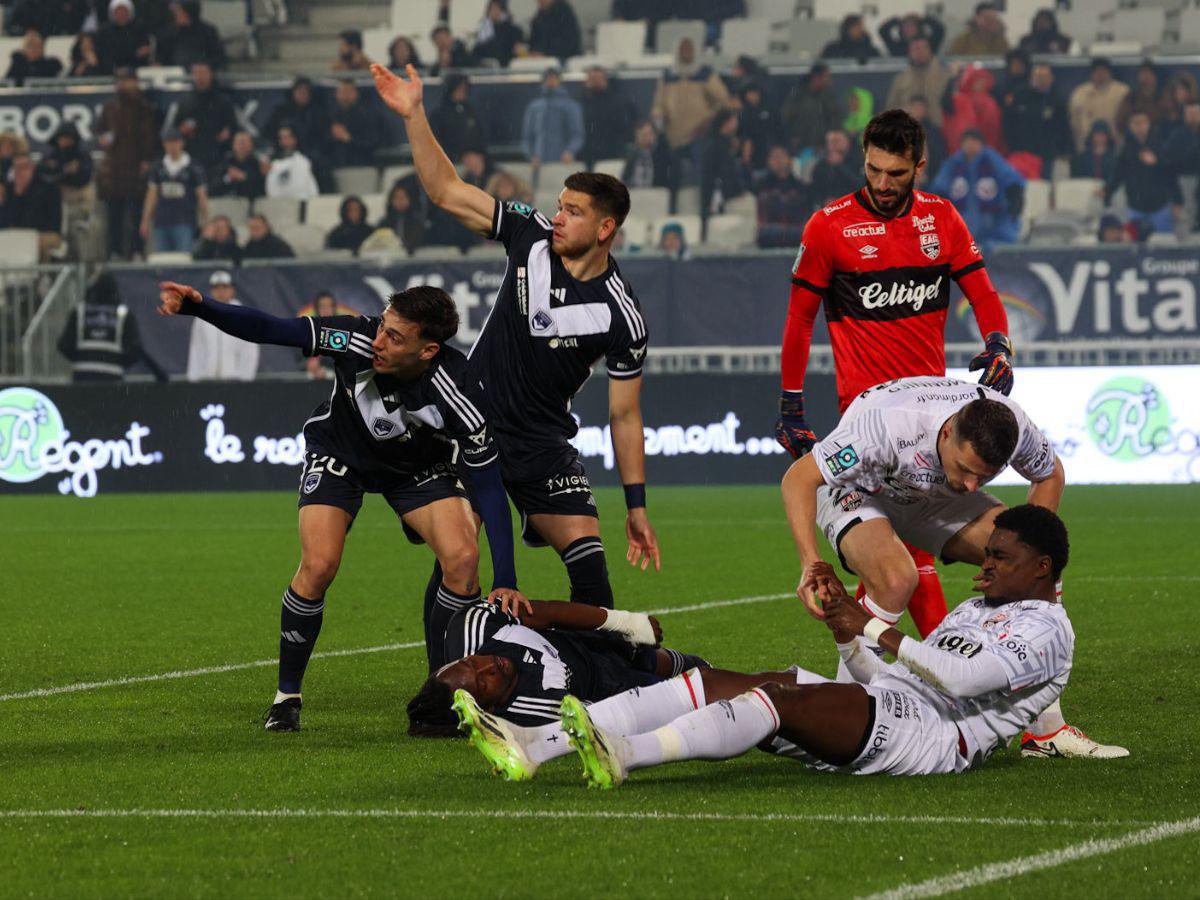 Alberth Elis se une a la lista de sobrevivientes: deportistas que vencieron a la muerte y volvieron al profesionalismo