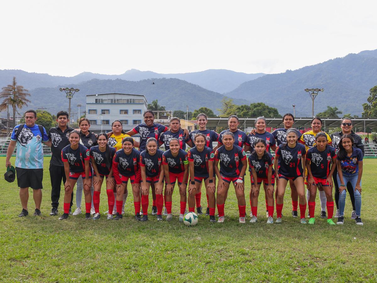 CD Under, el equipo femenino que brilla en Honduras: De qué trabajan sus jugadoras, de dónde son y quién es su futbolista de 39 años