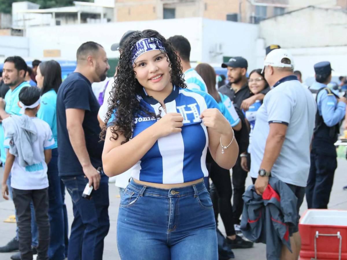 Dos esposas de futbolistas sorprenden, las bellas chicas que adornan el Chelato Uclés y el descartado por Rueda que llegó