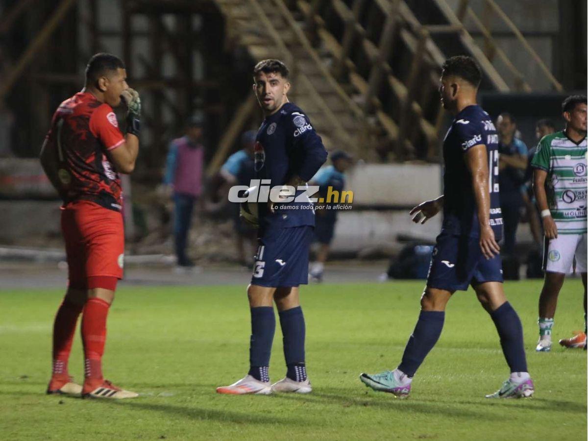 No se vio en TV: aficionadas del Motagua roban suspiros, gestazo de Auzmendi con su novia y fiesta azul en el Nacional
