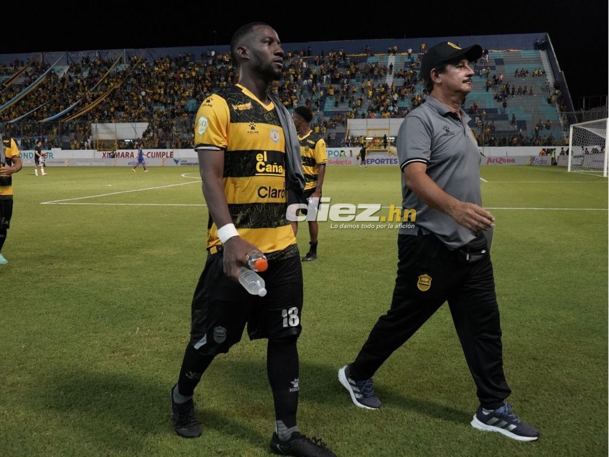 Afición del Real España sorprende con gigantesca manta, Blackburn silenció el Morazán y las bellas chicas