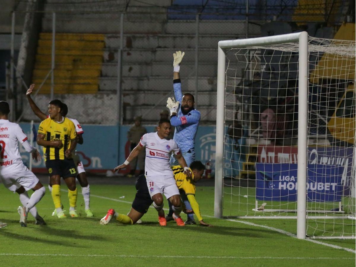 Amargura en Real España tras perder ante Olimpia, los dos lesionados que preocupan en la Máquina y el motivo de las vigas en sol centro