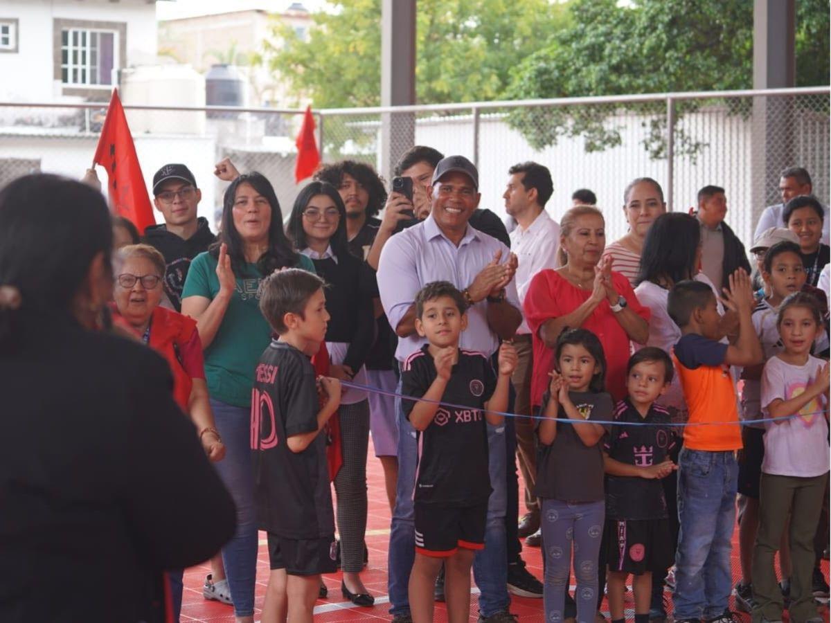 Colonia Los Robles estrena moderna cancha de fútbol sintética entregada por Condepor