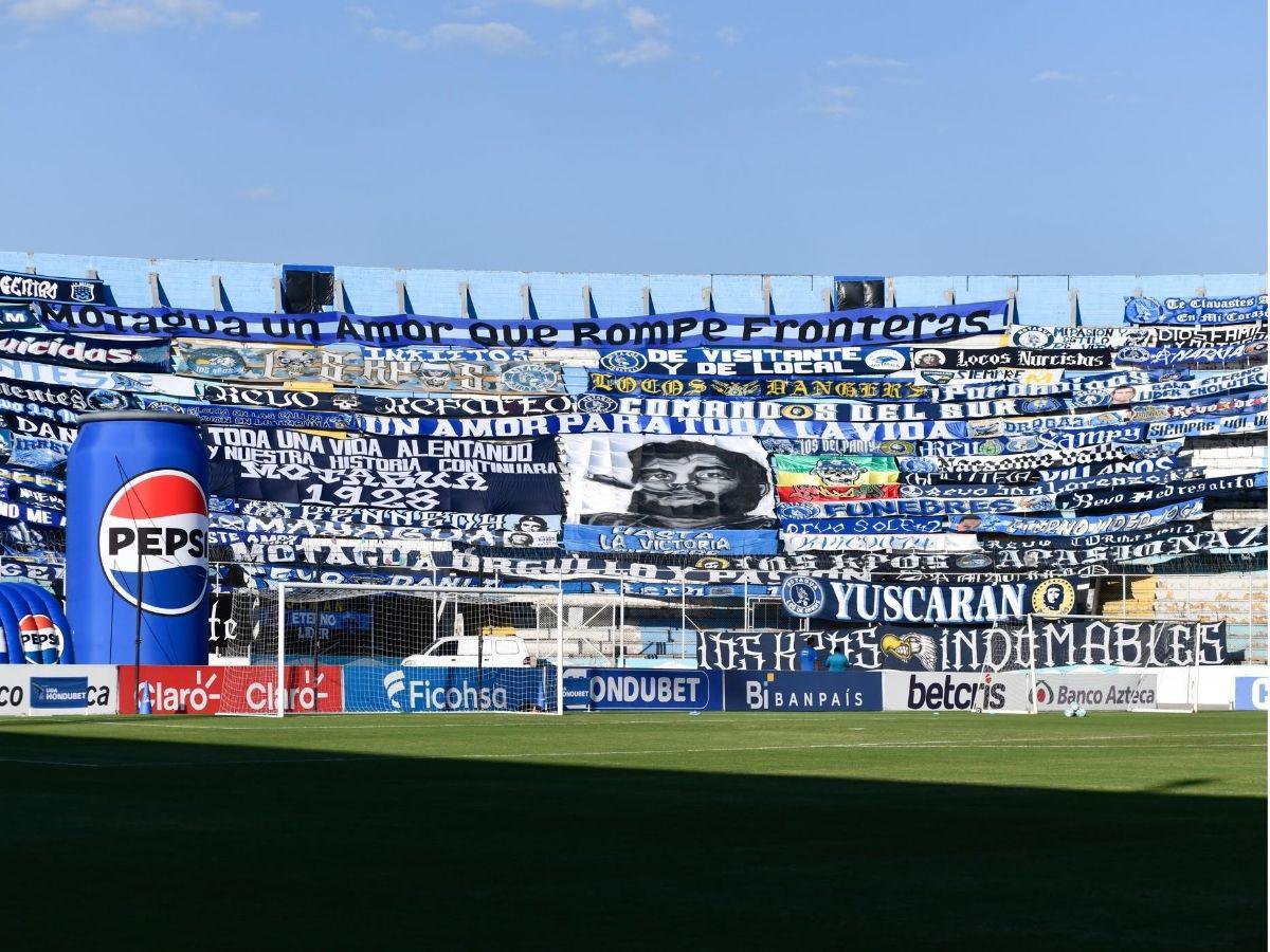 ¡Golpes y heridos! Así fue el zafarrancho de la barra del Motagua en sol norte del Estadio Nacional