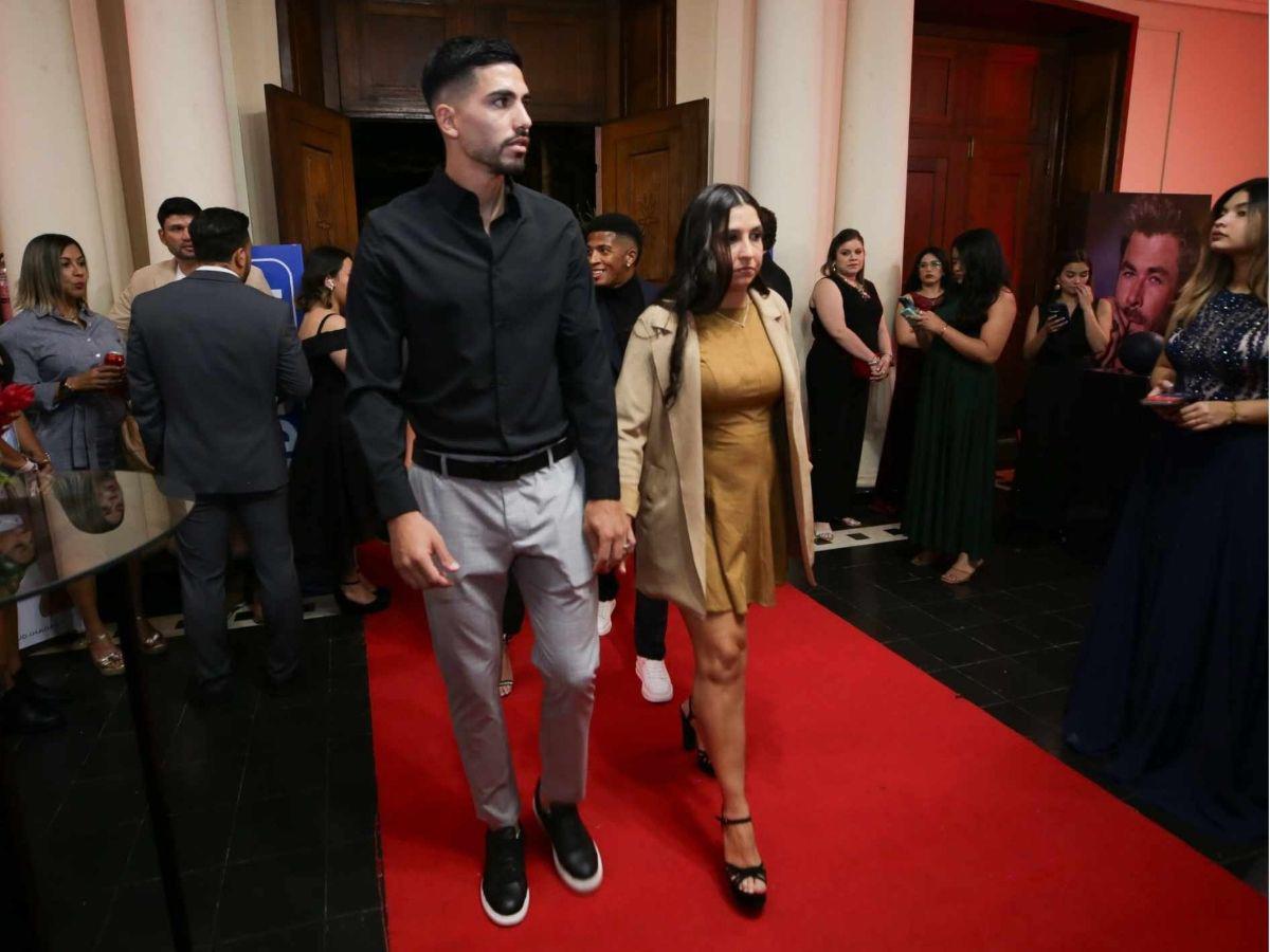 Bellezas, futbolistas y técnicos nominados: Así se vivió la previa de la gala de los Premios Diez en el Teatro Manuel Bonilla