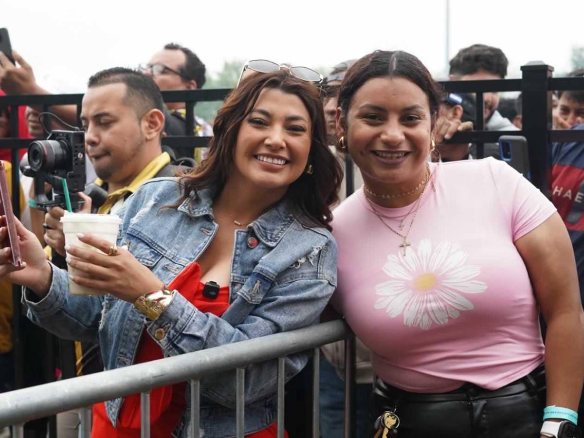 Milagro Flores roba suspiros en Estados Unidos: la presentadora y los exjugadores que asistieron a la New Orleans Cup