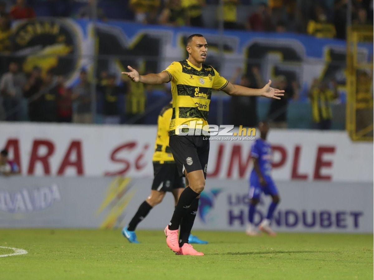 Afición del Real España sorprende con gigantesca manta, Blackburn silenció el Morazán y las bellas chicas