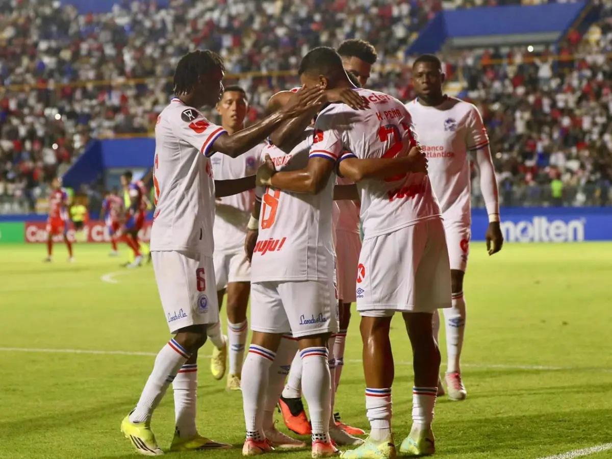 Gesto de Edwin con Chirinos, la pelea del Firpo con ellos y el abrazo de Espinel