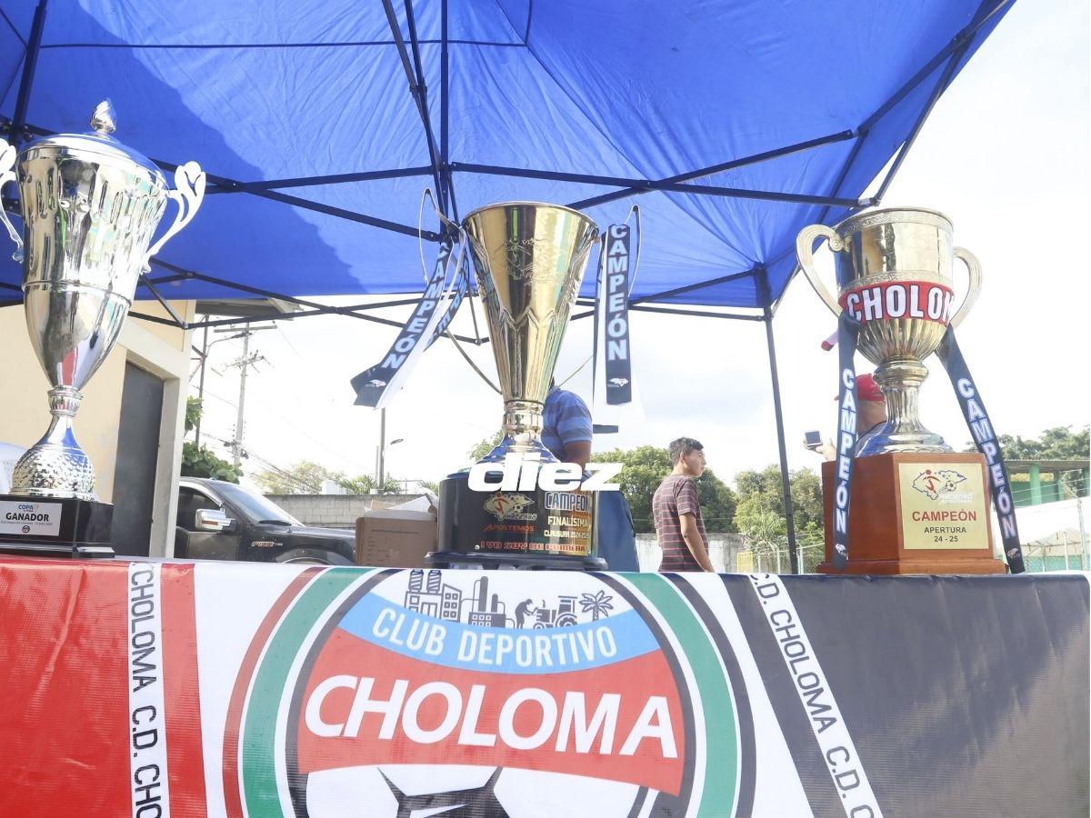 Aficionados de Olimpia sorprenden con motos curiosas, las bellas cipotas de Choloma y blindaje total al Rubén Deras