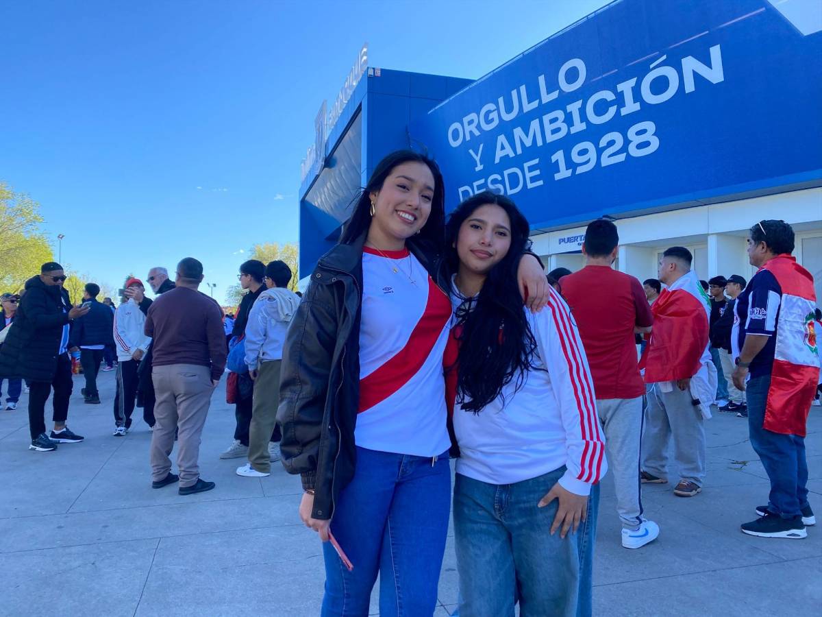 Con bellas palillonas y chucky presente: así se vivió la previa del amistoso entre Honduras y Perú en España