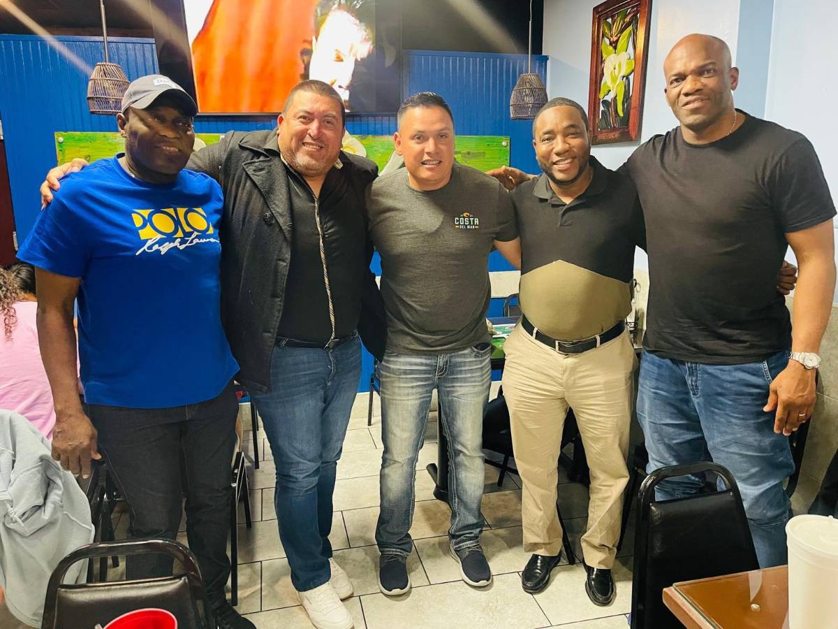 David Suazo, invitado de lujo de la New Orleans Cup y así comparte con los hondureños previo al sorteo del evento