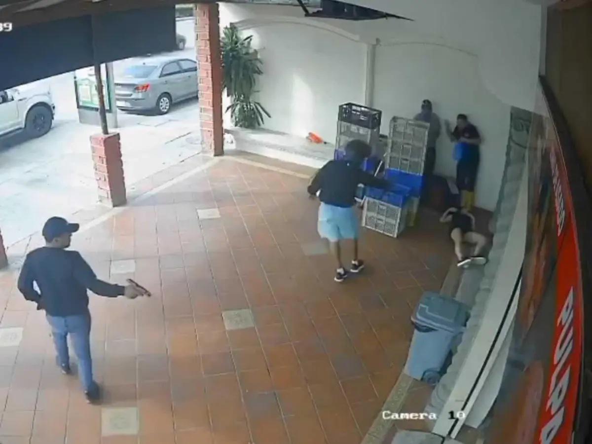 Al decubierto las duras imágenes de cómo mataron a futbolista del Barcelona SC y la identidad del implicado