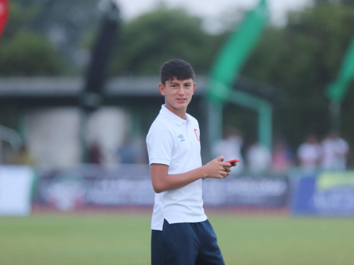 Mujer policía causa furor, promesa de Olimpia sorprende y Benguché responde insulto en el estadio Rubén Deras