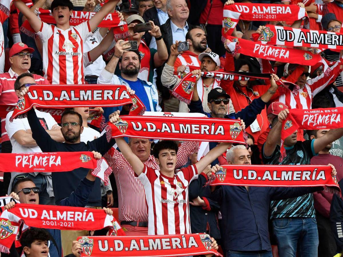 Un infierno descomunal: Así es la hermosa casa del Almería de España, el virtual nuevo equipo del Choco Lozano