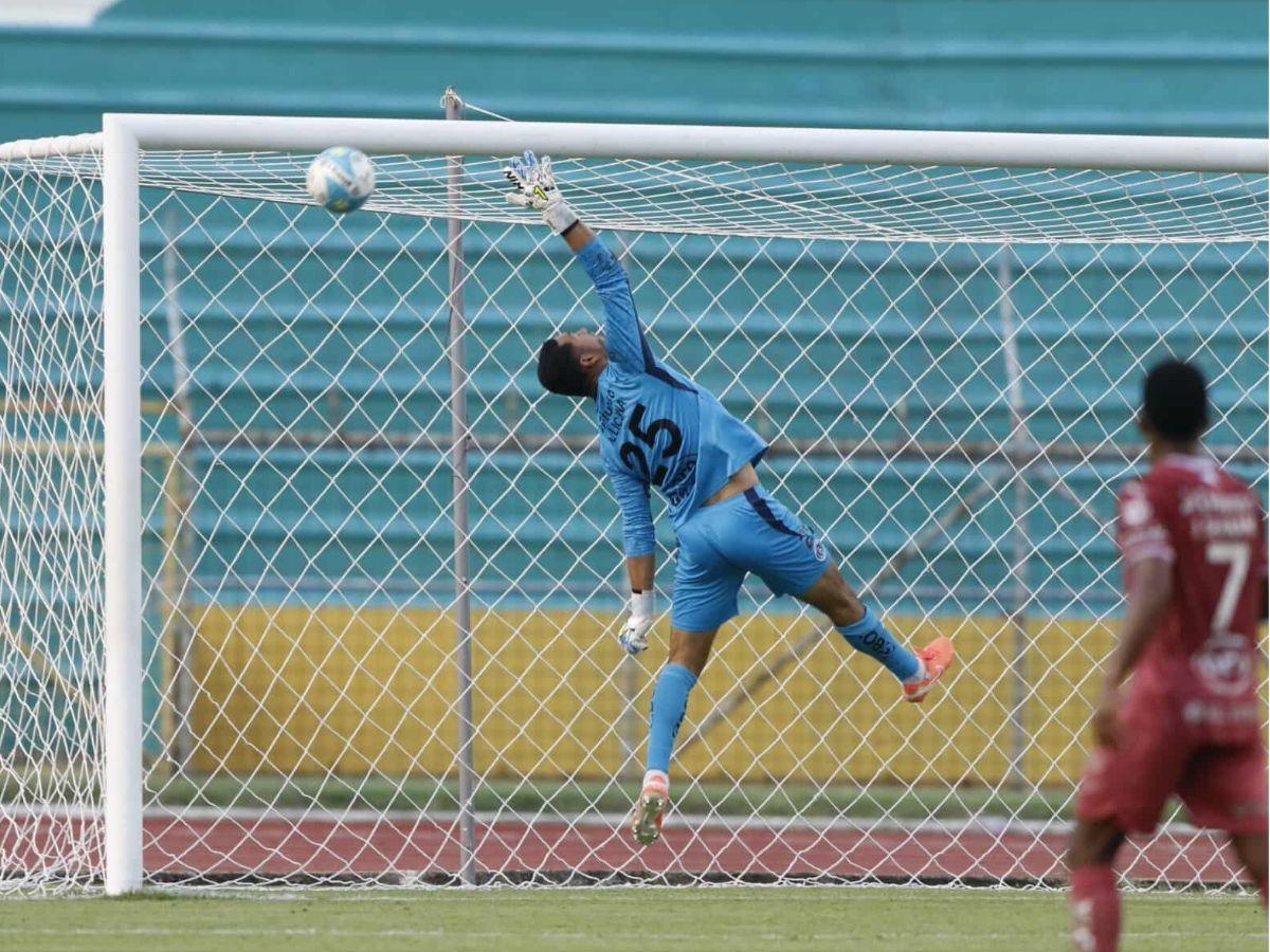 Tiktoker roba suspiros, rabieta de Raúl Cáceres y DT del Motagua se robó el show en sol centro en el Estadio Olímpico