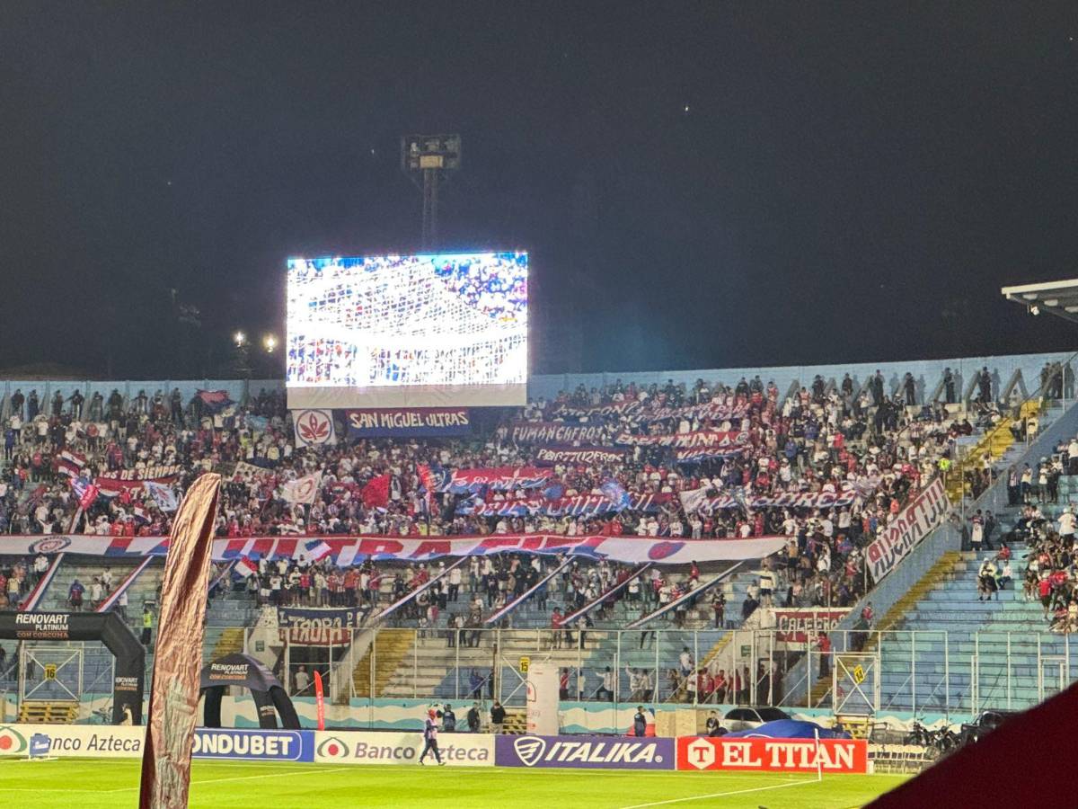 La fiesta que armó la Ultra Fiel, hermosas chicas, el estreno de la pantalla LED y ¿por qué se retrasó el Olimpia vs Motagua?