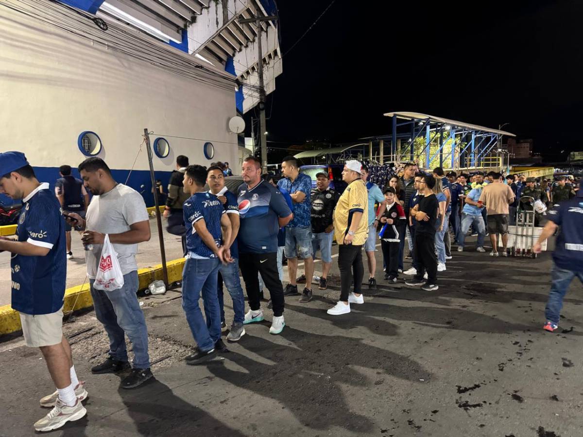 Ambientazo para el Motagua-Alajuelense y las muñecotas en el Estadio Nacional