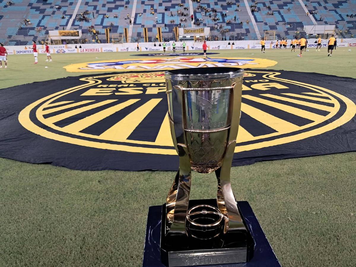 El 'enchachado', la bella princesa, Santa Claus cumpliendo los deseos y el legionario que no juega desde 2023 llega al Morazán