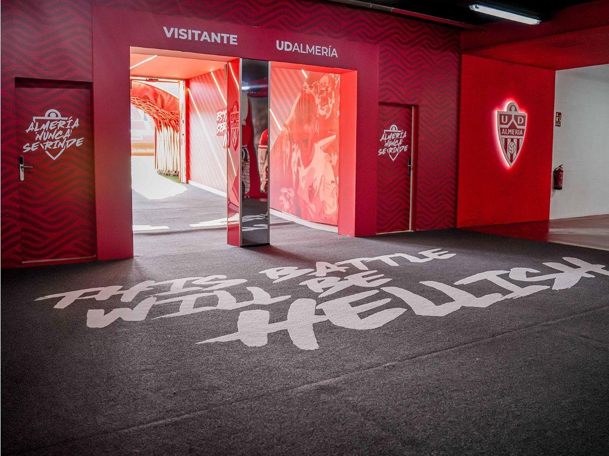 Un infierno descomunal: Así es la hermosa casa del Almería de España, el virtual nuevo equipo del Choco Lozano