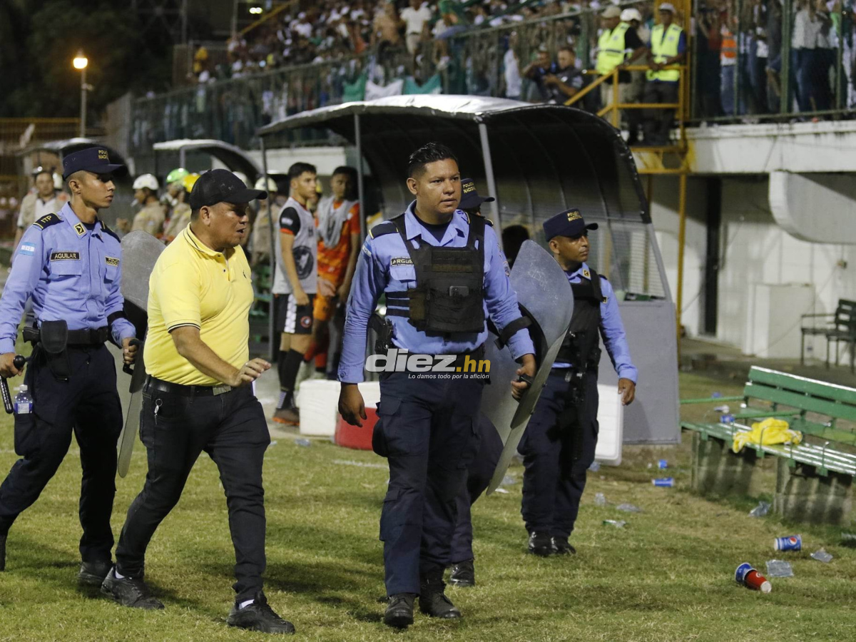 Zafarrancho en el Estadio Excélsior: Las fotos de la bronca en el Platense-Independiente en la semifinal de ida en Liga de Ascenso