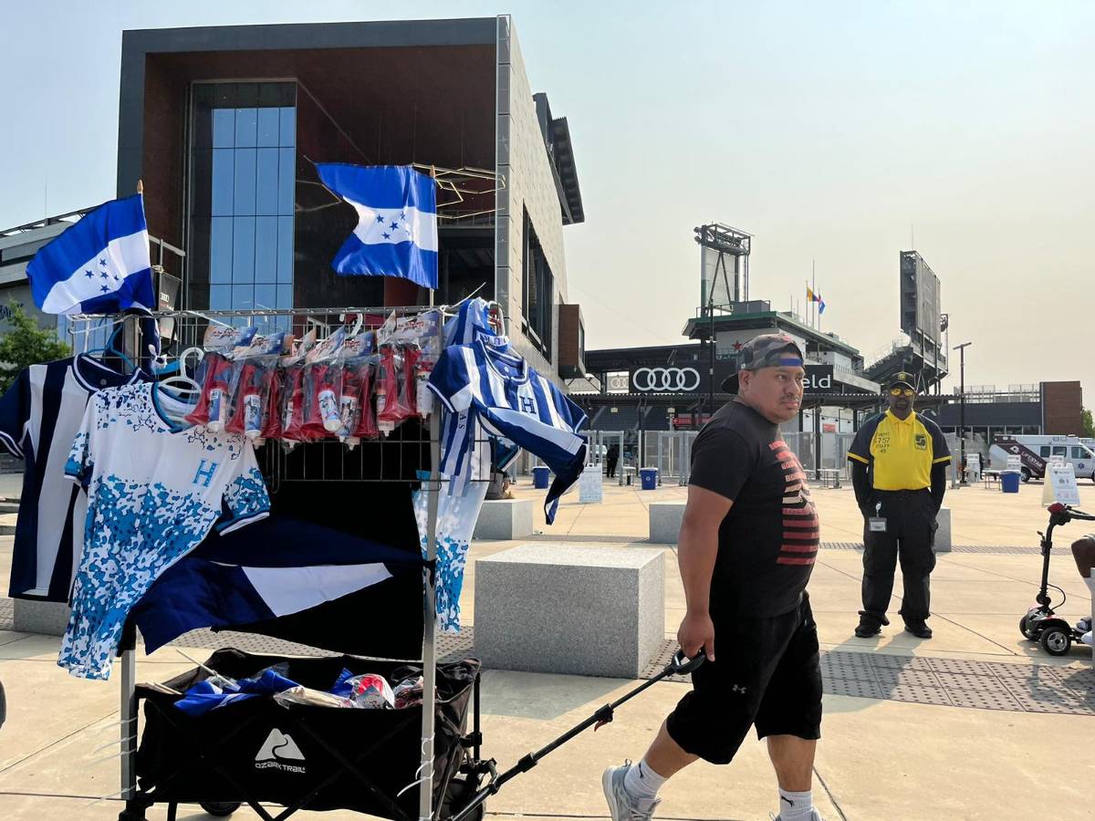 ¡Fiesta catracha! Bonito ambiente en el Audi Field en Washington para el Honduras vs Venezuela