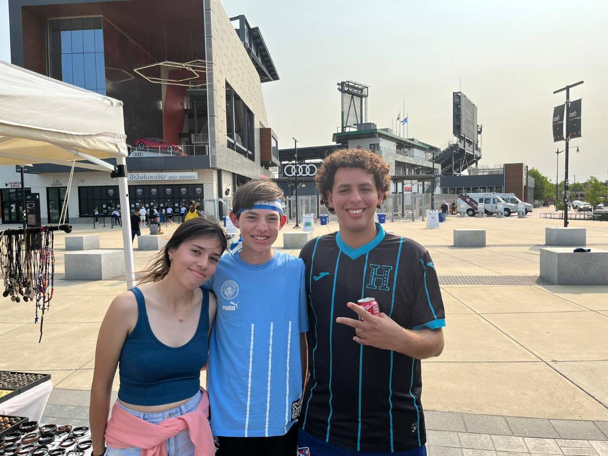 ¡Fiesta catracha! Bonito ambiente en el Audi Field en Washington para el Honduras vs Venezuela