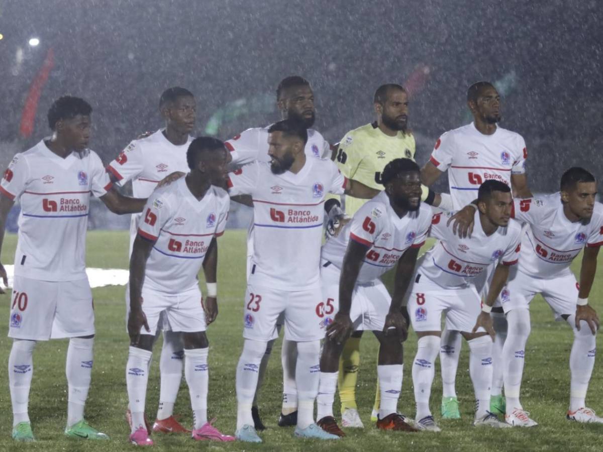 Mujer policía causa furor, promesa de Olimpia sorprende y Benguché responde insulto en el estadio Rubén Deras