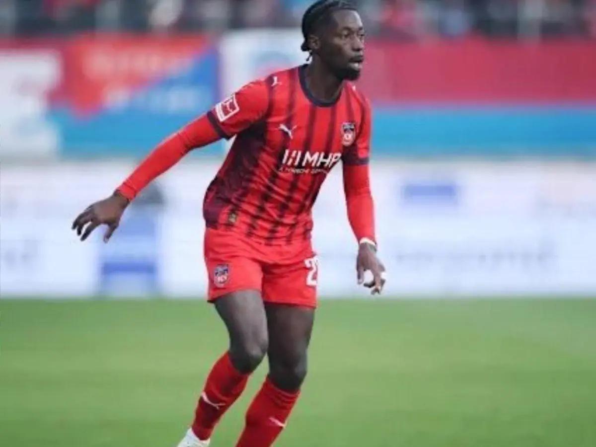 Le dijo no a Mourinho, Barcelona lo pone a la venta y la noticia sobre Olise