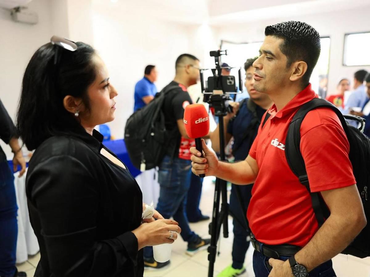 Así es la bella periodista que fue atacada verbalmente por el Fantasma y se defendió