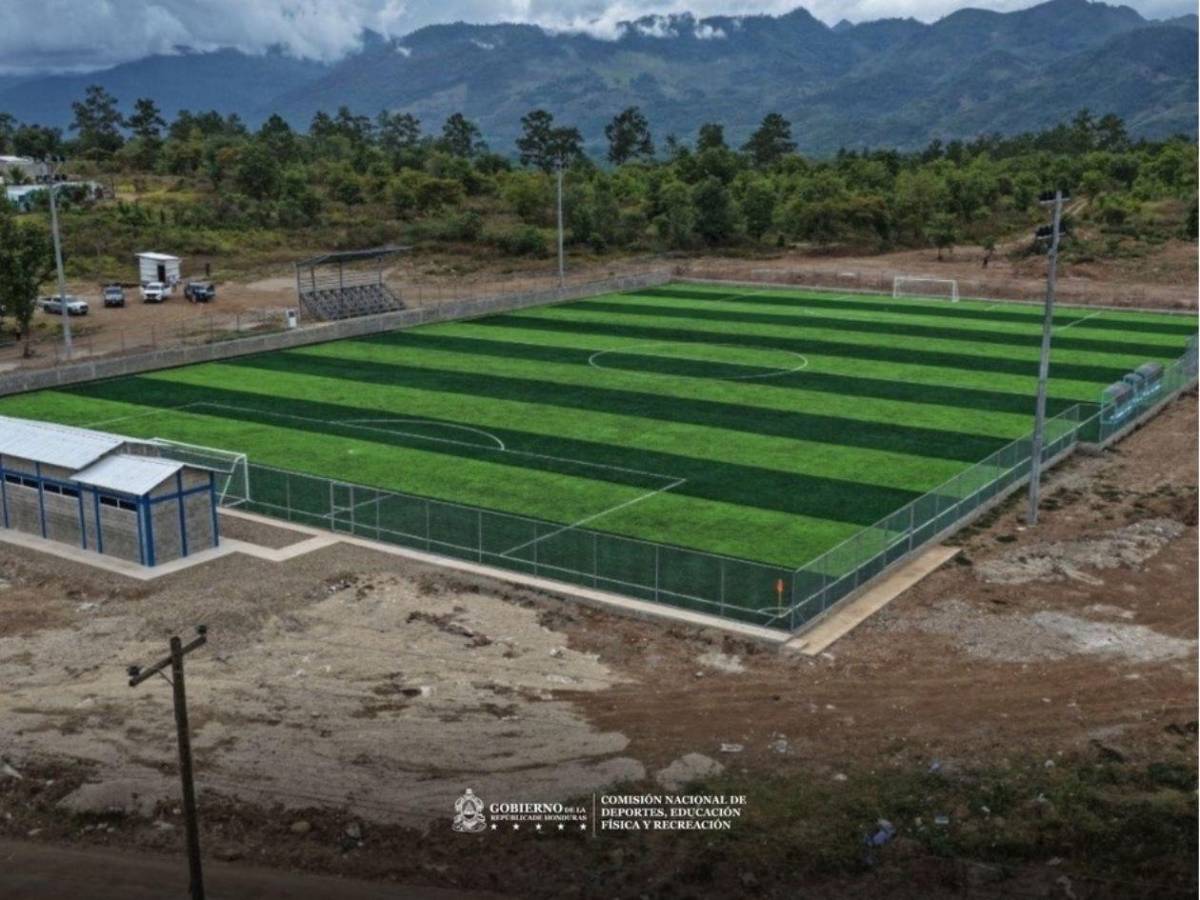 Condepor inaugura moderna cancha sintética en reconocido municipio de Olancho