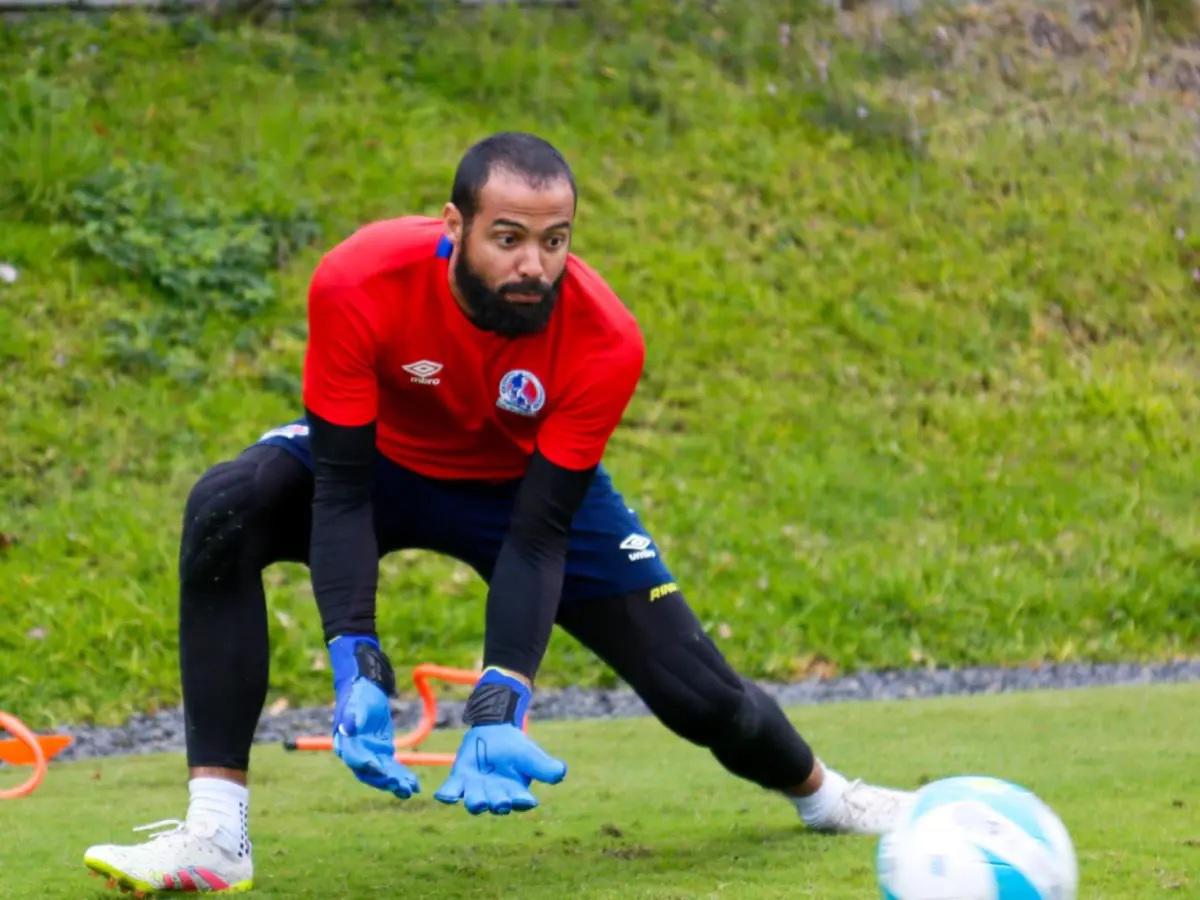 Edrick Menjívar revela la razón por la que no fichó por Peñarol y el altercado que tuvo con Carlos Prono: Ya no tenemos relación