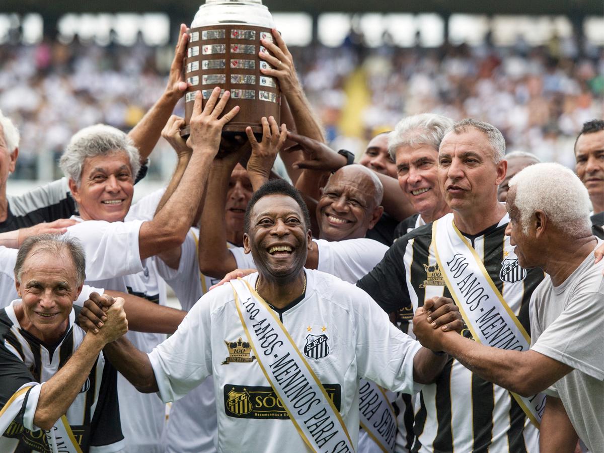 Santos, equipo con el que Pelé conquistó el mundo, tiene diez años de profunda crisis financiera y sin copas importantes