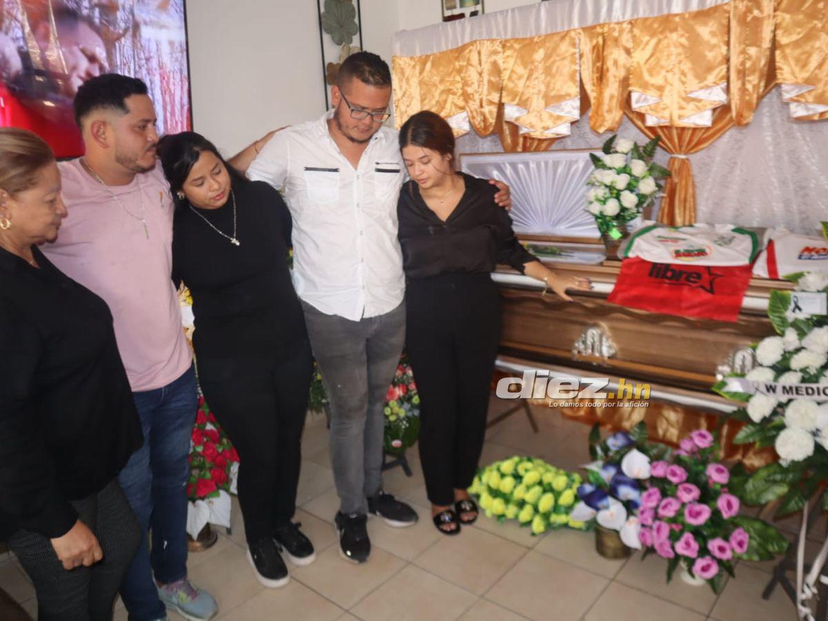 Exjugador derramó lágrimas: Futbolistas y directivos lloran el adiós en velatorio de Hermelindo Cantarero