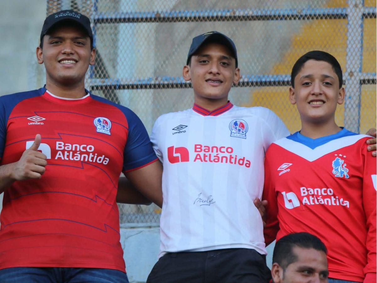 ¿Quién es el chele que debutó con Olimpia? Notición en el león antes de visitar al América y las dos nenas de azul que enamoraron