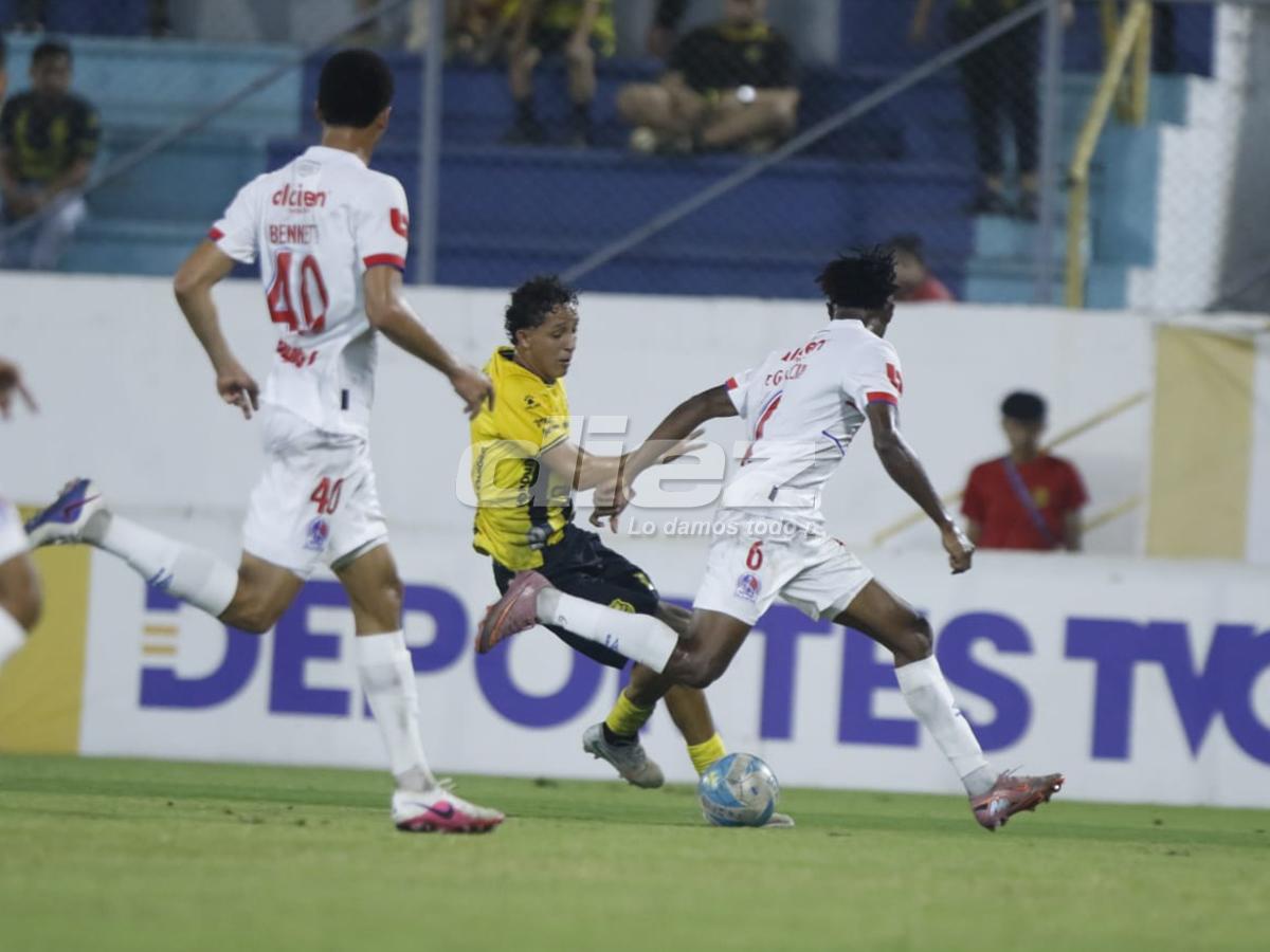 No se vio en TV: peleas entre dirigentes aurinegros y cuerpo técnico del Olimpia; los empujones y la furia del árbitro